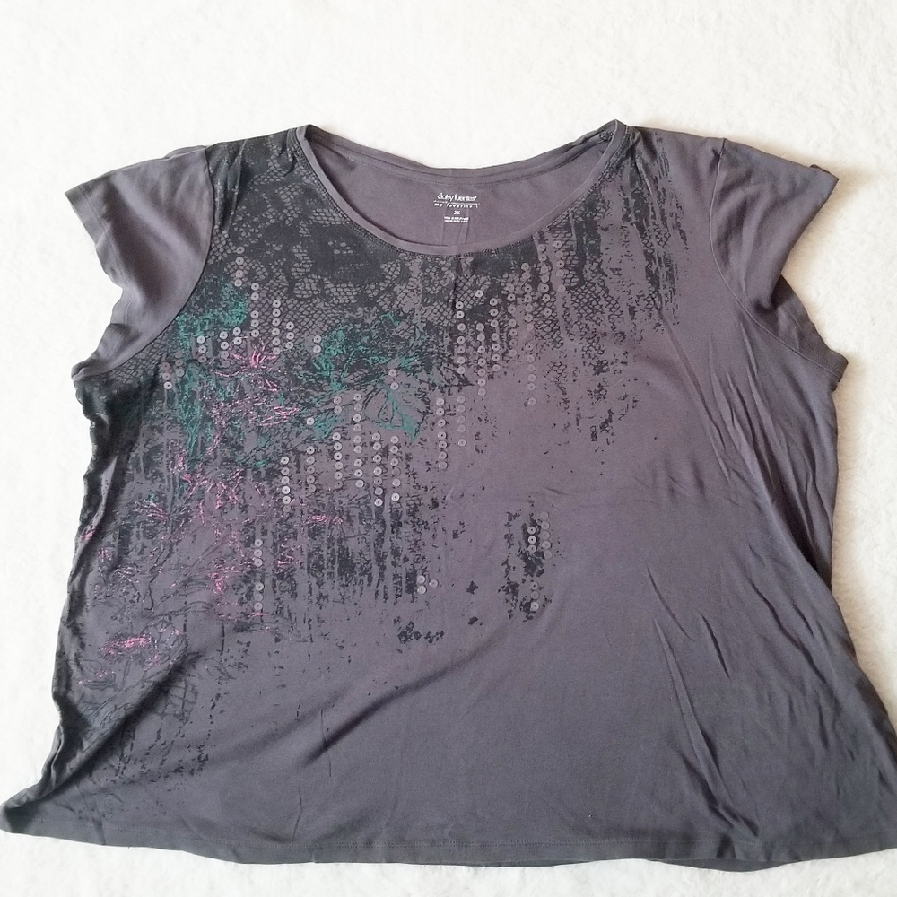 Daisy Fuentes Favorites Gray Tee
